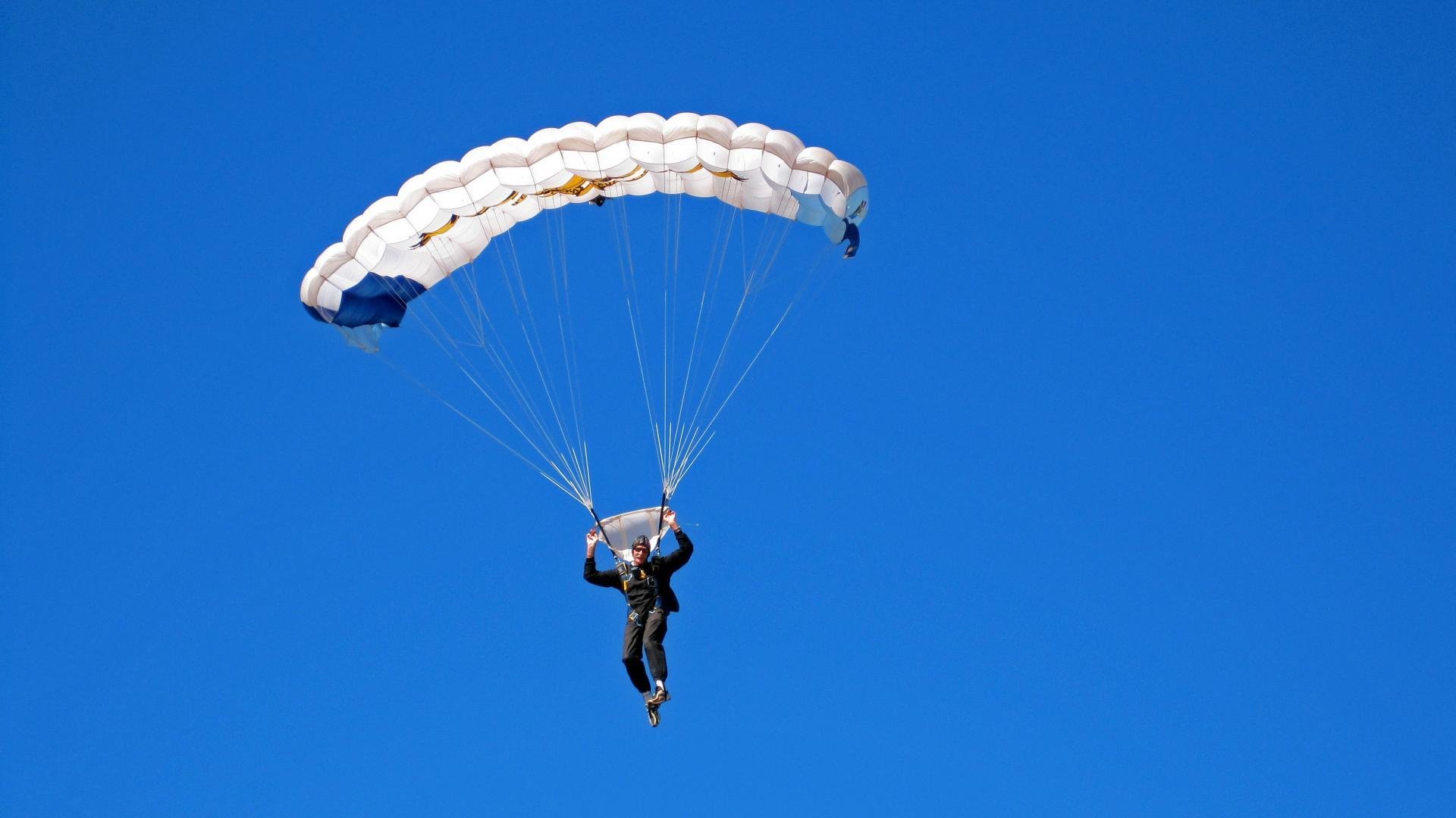 kering.com-围棋国手走进宝安区孝德学校，与中小学围棋爱好者进行指导棋对弈